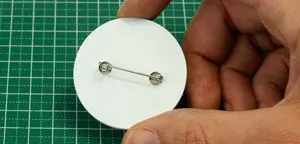 Ökobuttons aus Pappe basteln Endprodukt